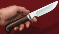 # B-006. Hunting knife. 5.5". D2. 62 HRC. Aluminum. Walnut.