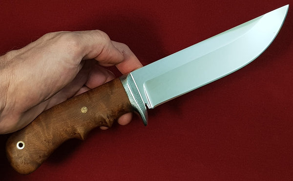 # B-025. Hunting knife. 6.3". D2. 62 HRC. Aluminum Guard. Roasted Bird's Eye Maple.